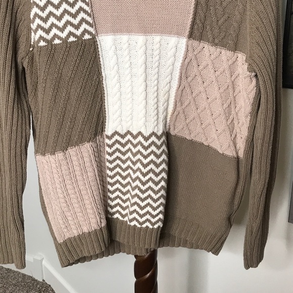 Liz Claiborne petite tan turtleneck sweater - Picture 4 of 5